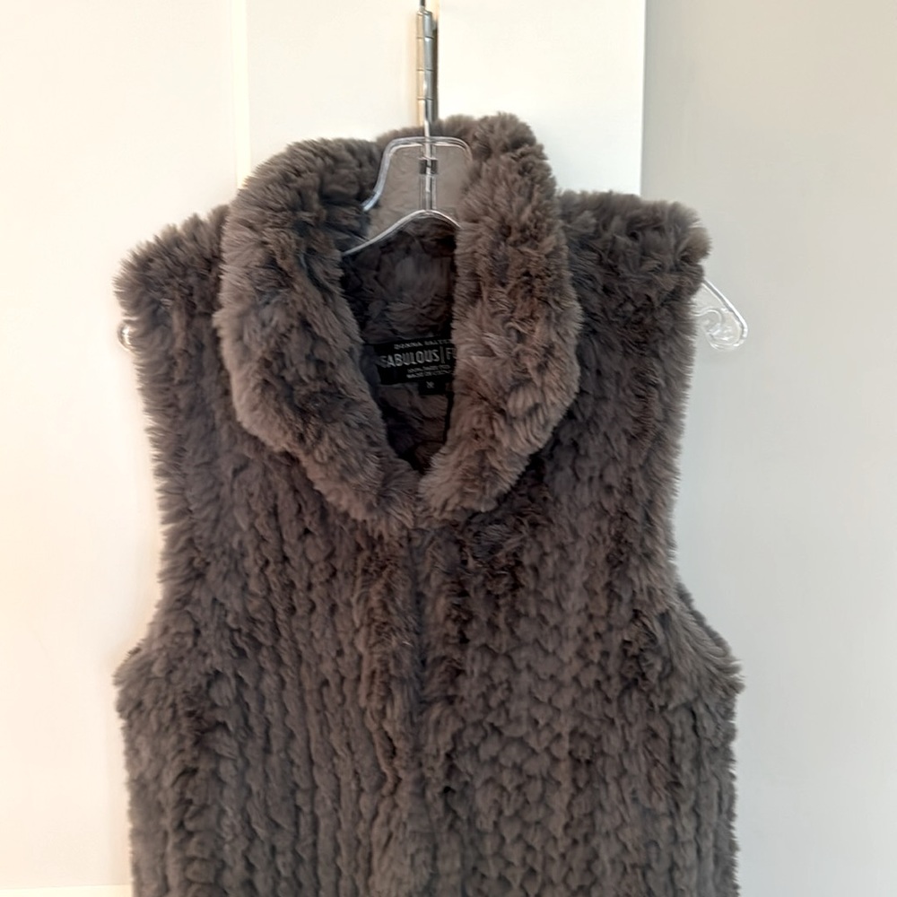 NWT Donna Saylers Fabulous Faux Fur Knitted Vest Slate Grey Size Medium - Picture 11 of 13